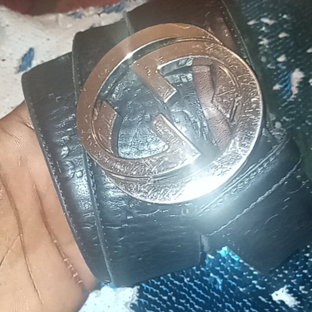 Authentic Leather Emblem Gucci Belt Great Condition